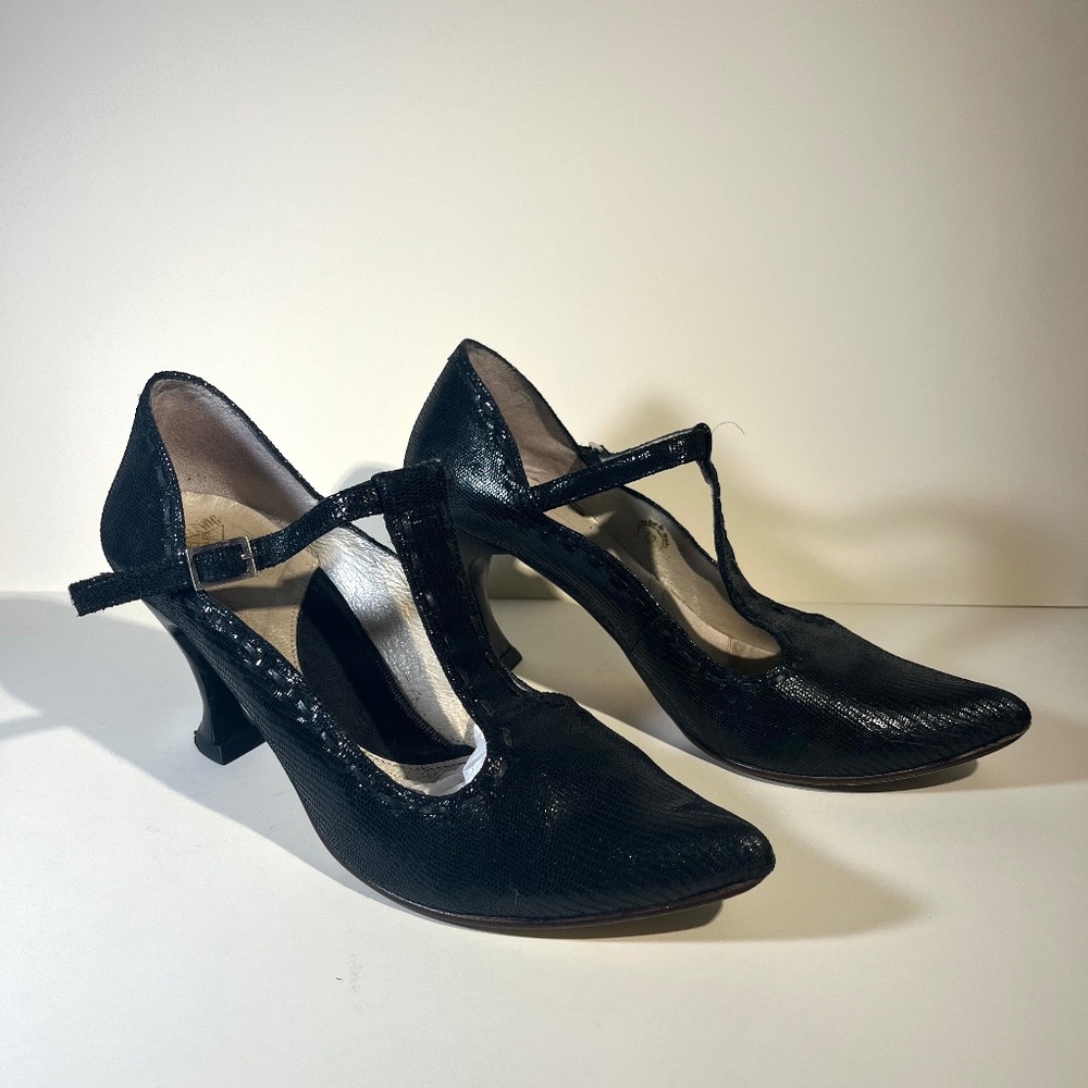 John Fluevog Black Leather T-Strap Pumps/Heels Women's Size 10